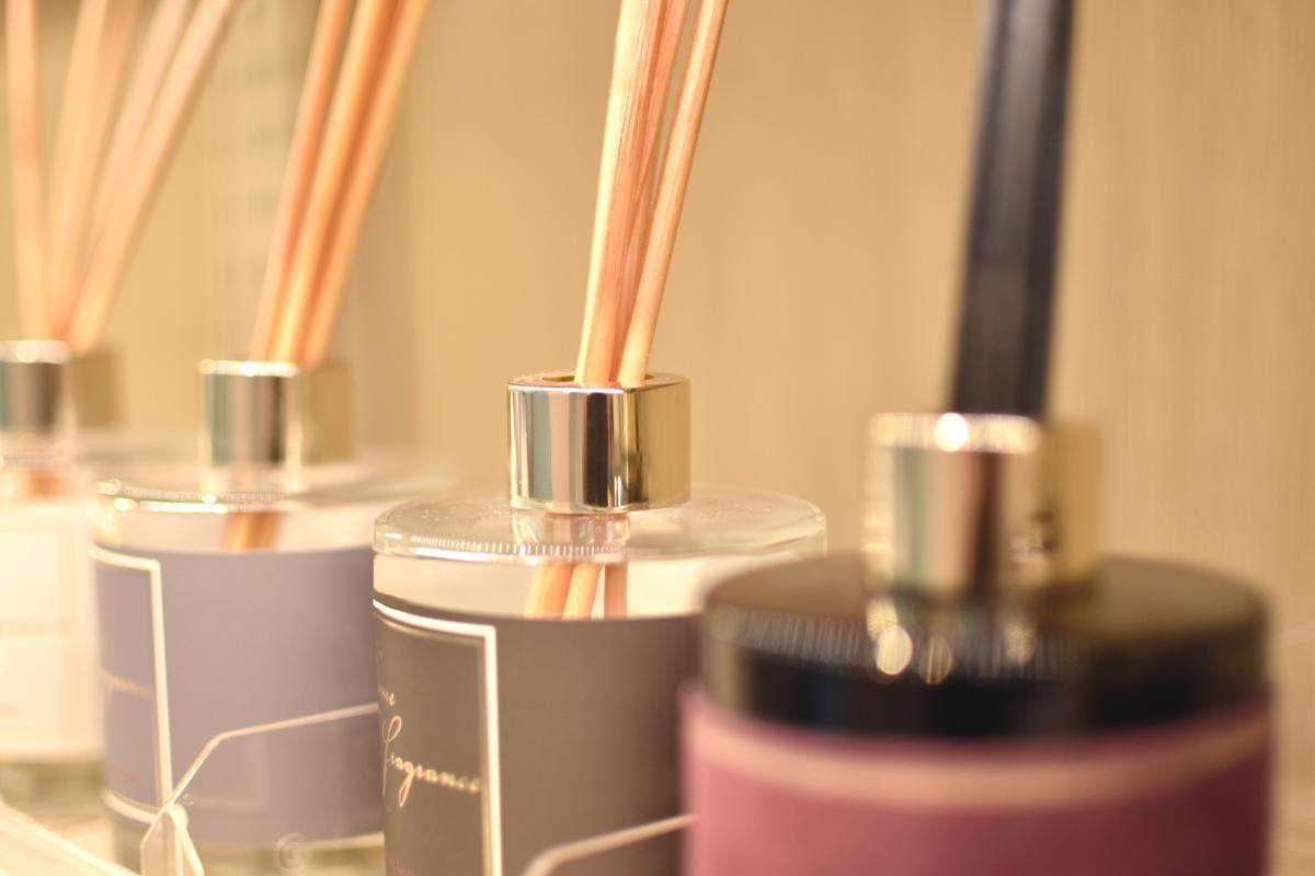 ディフューザースティックで香り長持ちさせるには！後悔しない選び方と使い方完全ガイド